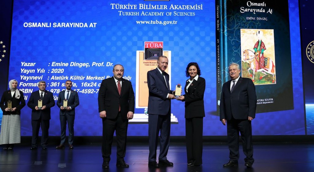 Ödülünü Cumhurbaşkanı Erdoğan verdi