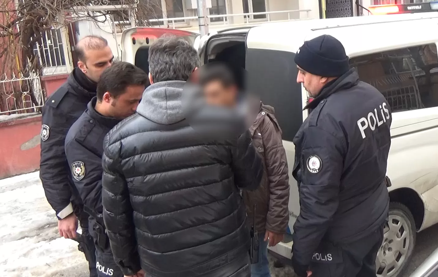 İntihar girişimini polis önledi