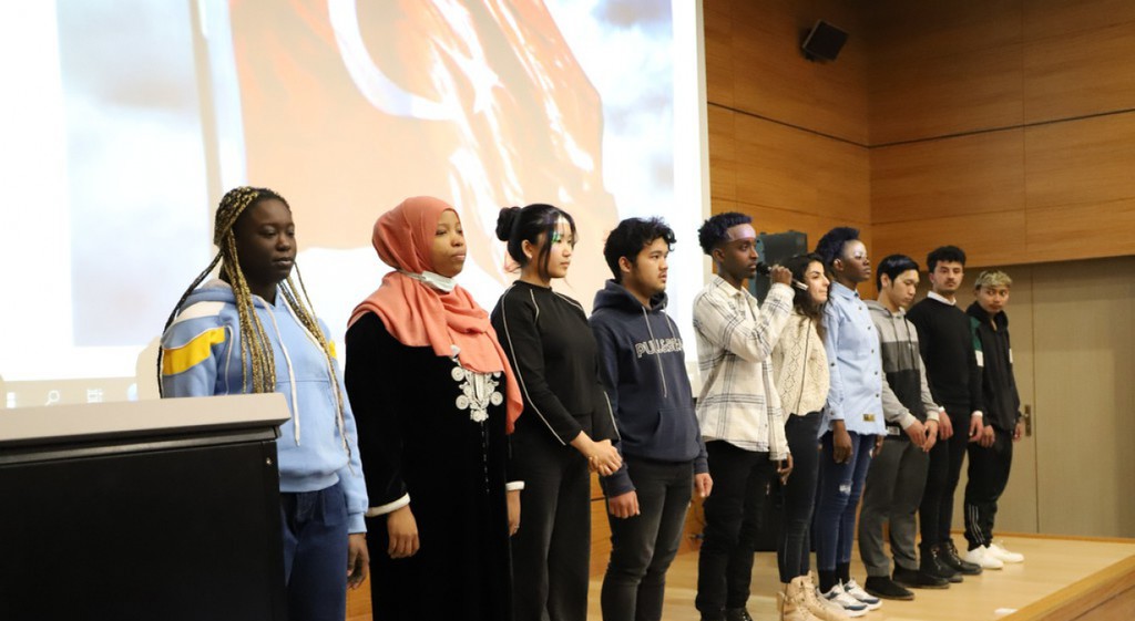 Yabancı öğrencilerden İstiklal Marşı programı