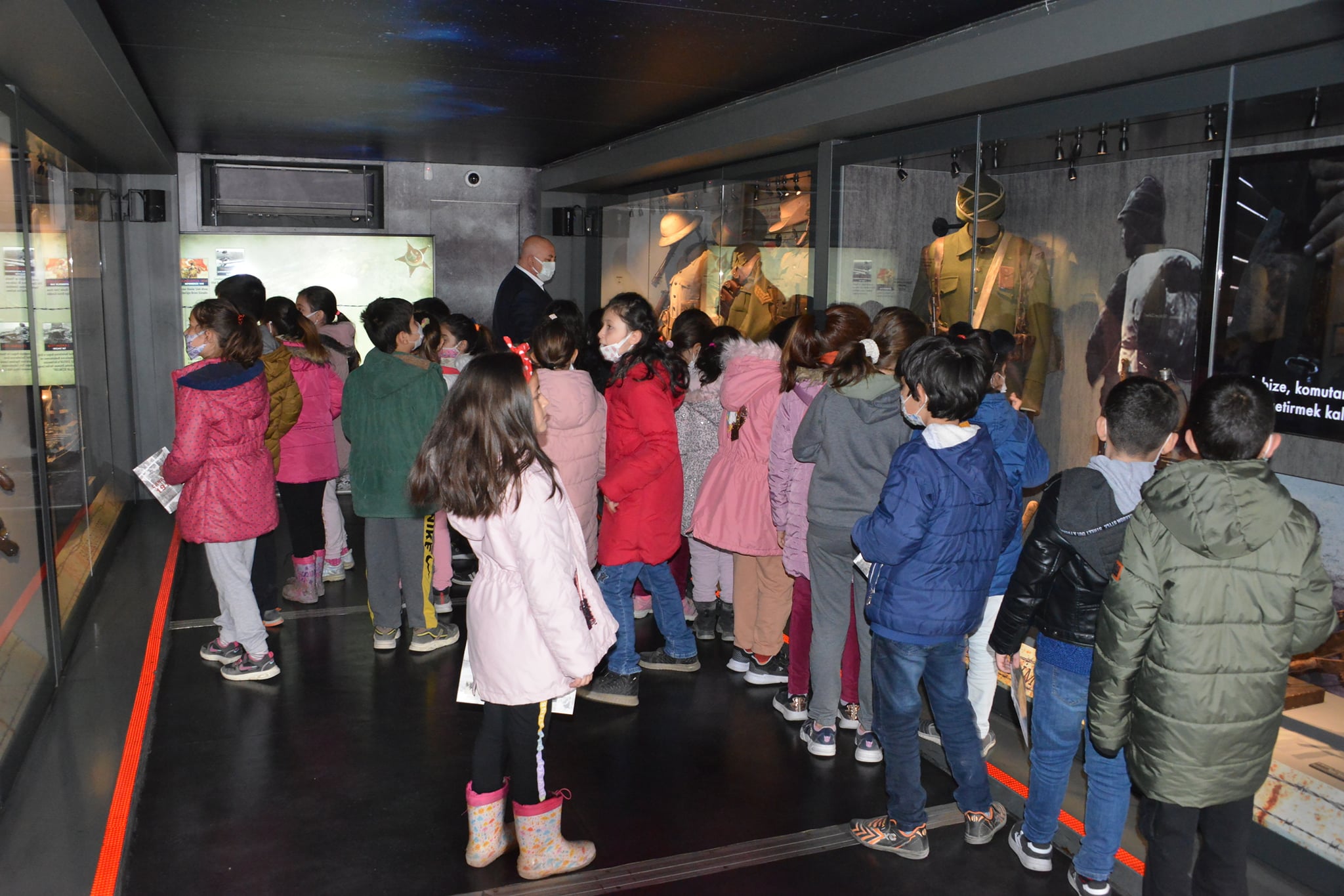 Mobil müze Gediz’de ziyarete açıldı