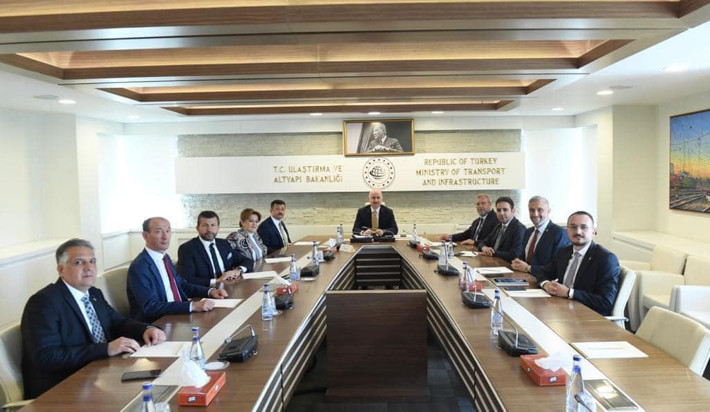 Bakan Karaismailoğlu ile kritik toplantı