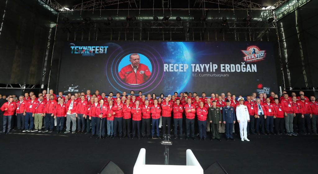 ‘Karanda İHA’ ödülünü Cumhurbaşkanı Erdoğan’dan aldı
