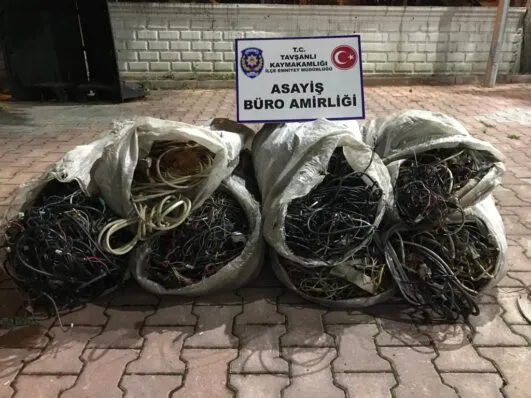 Çaldıkları kabloları satmak isterken yakalanan 3 kişi tutuklandı