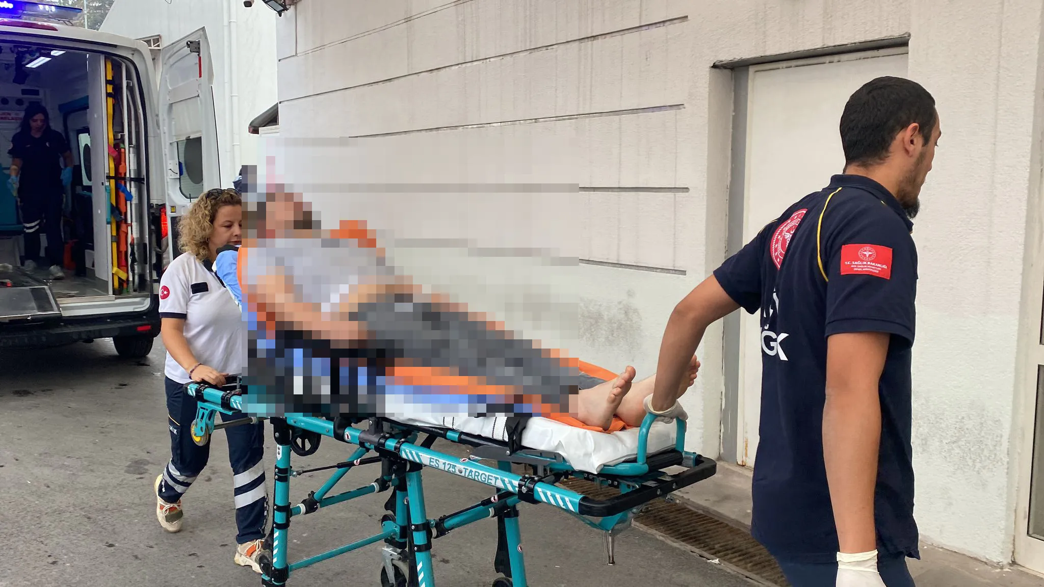 İntihara kalkışan genci polis kurtardı