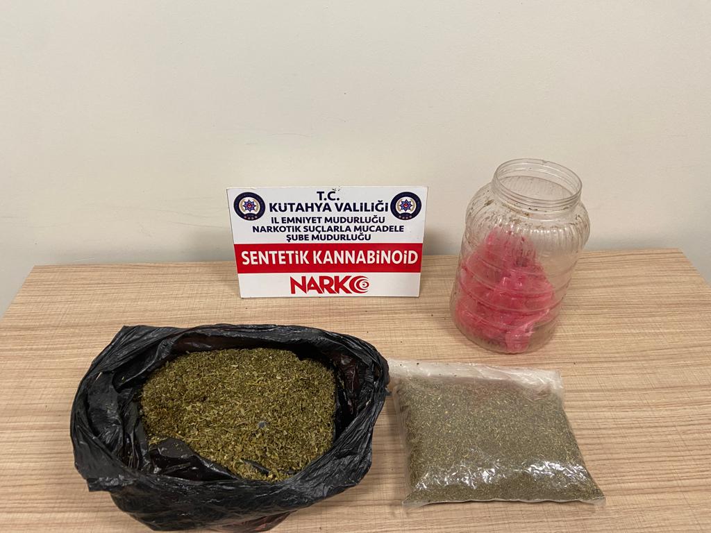 Narkotik’ten uyuşturucu baskını! 2,2 kilo bonzai ele geçirildi