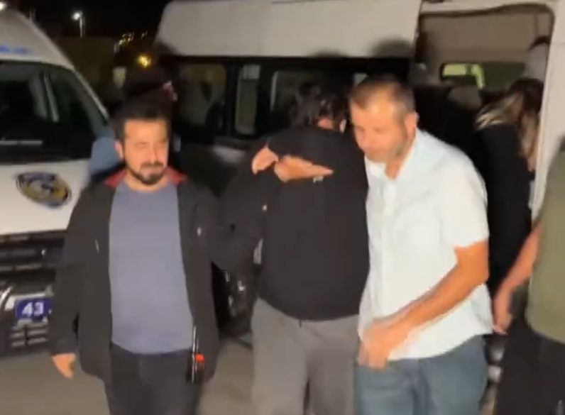 Kiralık araçla geldiği Kütahya’da 100 bin TL’lik elbise çaldı! Polis yine yakaladı