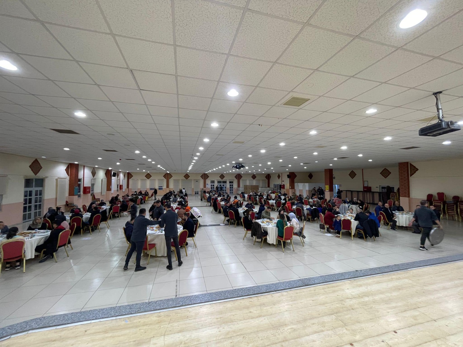Simav’da misafir depremzedelerle iftar