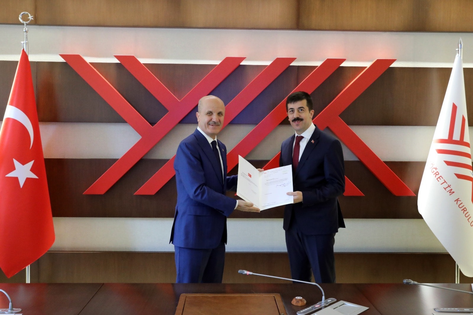 Rektör Tekin mazbatasını aldı