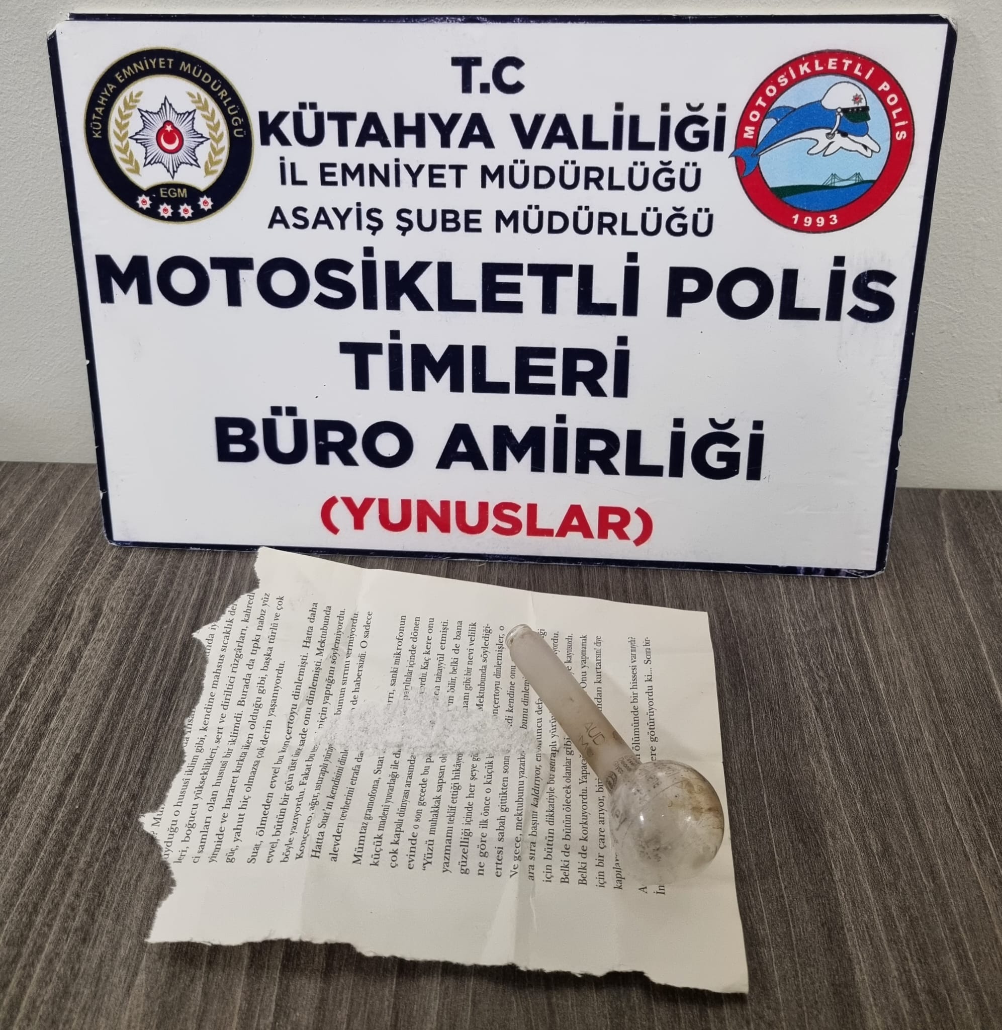 Kağıda sardıkları uyuşturucu Yunusların gözünden kaçmadı