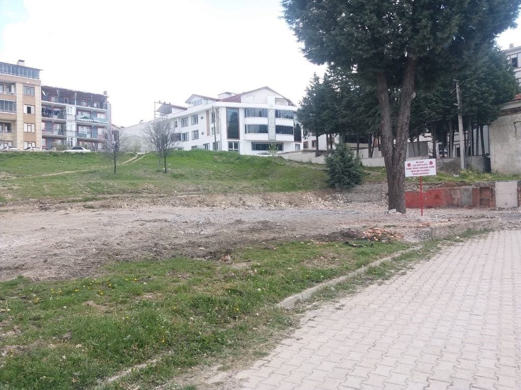 Gediz’de adliye lojmanlarının yıkımı tamamlandı