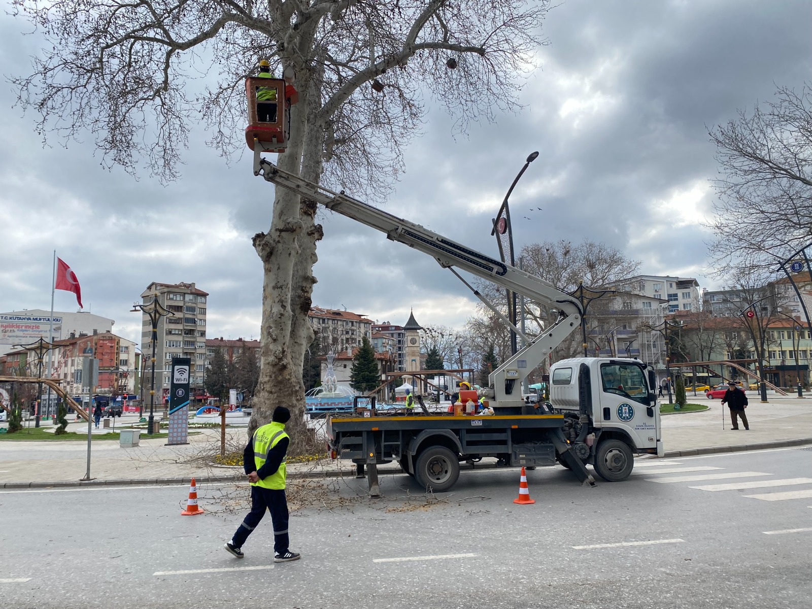 Ekipler yaya ve trafik güvenliği için çalışıyor