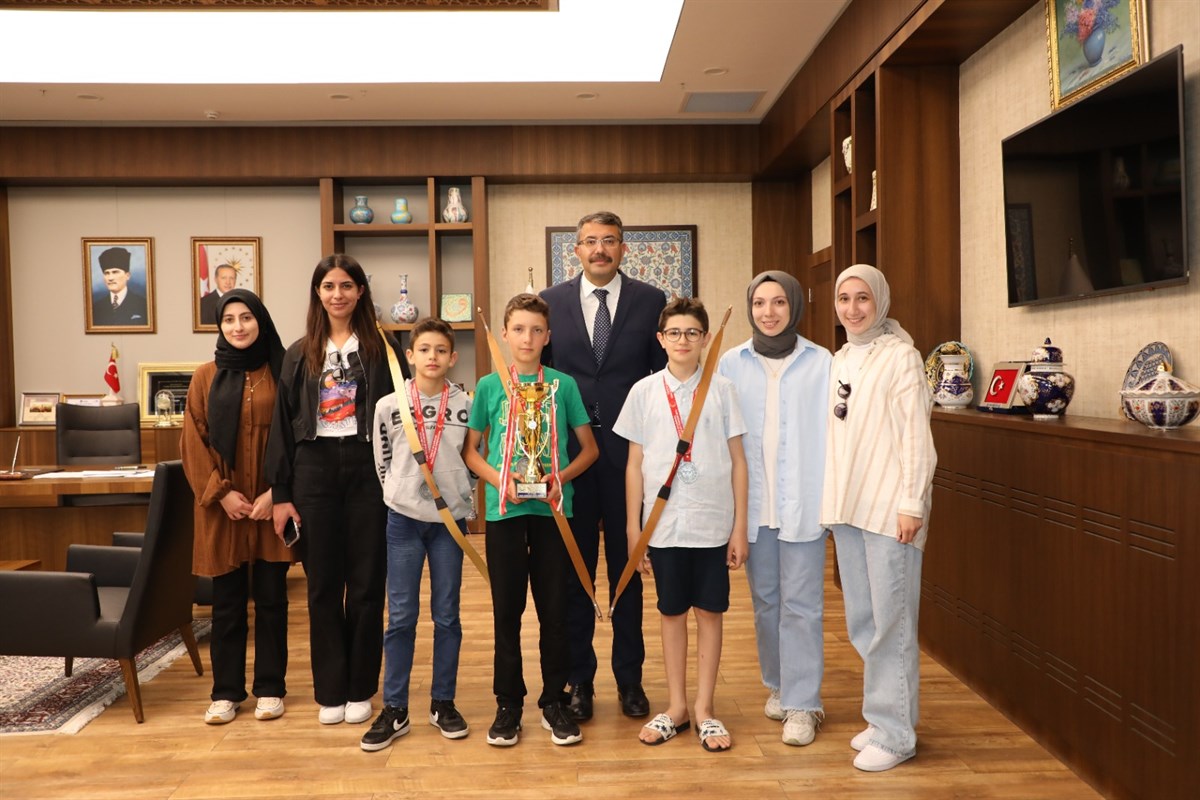 Vali Ali Çelik, Türkiye ikincisi olan okçuları tebrik etti