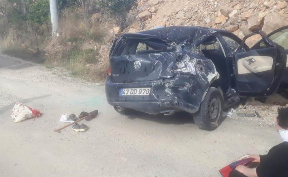 Otomobil moloz yığınına çarptı! 1 ölü, 5 yaralı