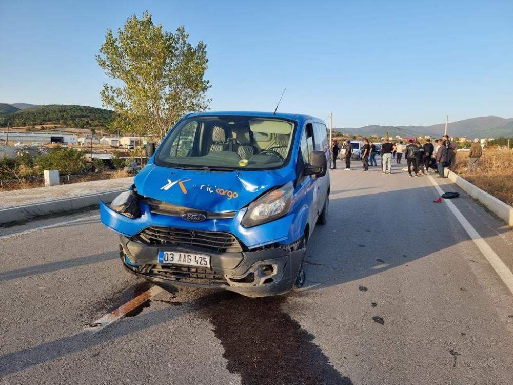 Kargo aracıyla çarpışan motosikletli ağır yaralandı