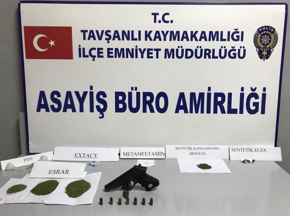 Şüpheli TIR’dan uyuşturucu ve silah ele geçirildi