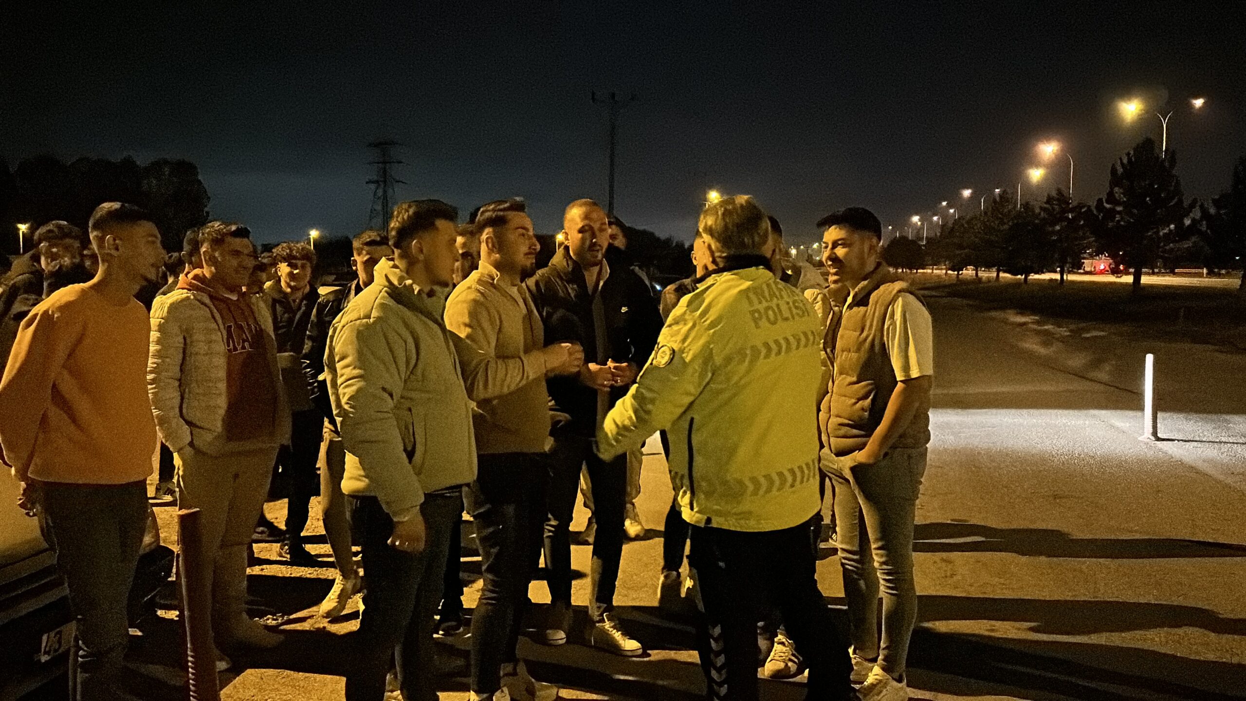 Yarışamadan yakalandılar! Pist çağrısında bulundular