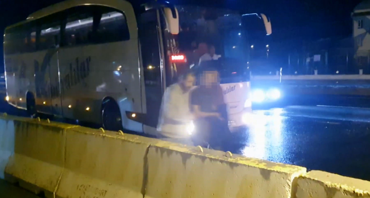 Balkon hırsızı evlere böyle girdi! Polis otobüste yakaladı