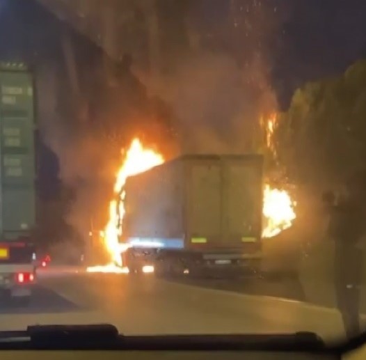 Kütahya’dan yola çıktı! İzmit’te alev alev yandı