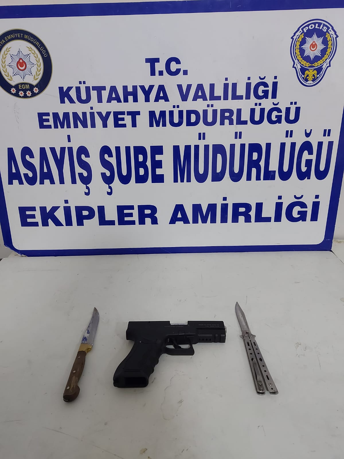 Dar bölge denetiminde tabanca ve kesici alet ele geçirildi