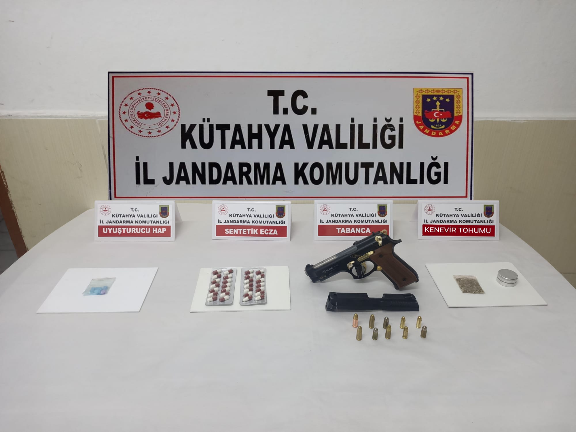 Jandarmadan Altıntaş’ta uyuşturucu operasyonu