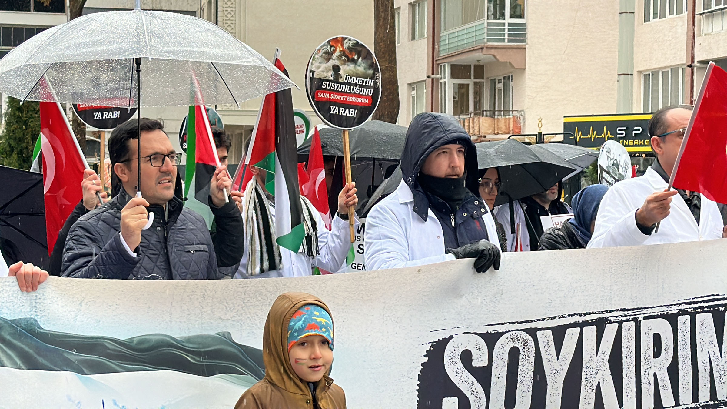 Hekimler ve sağlık çalışanlarından Filistin için ‘sessiz yürüyüş’