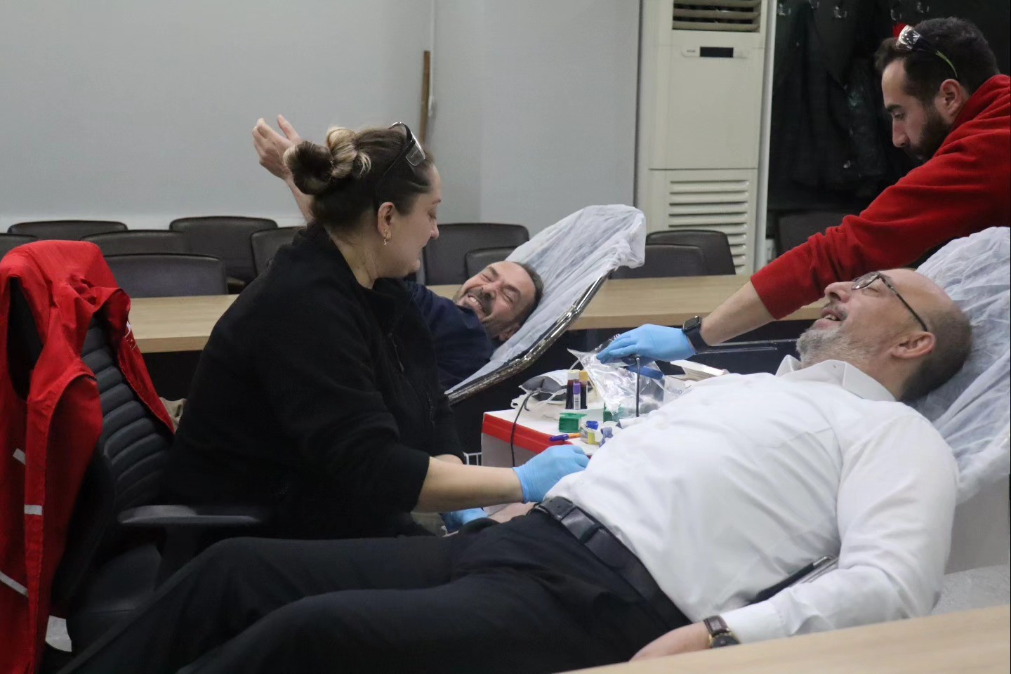 AK Parti, kan bağışı için seferber oldu