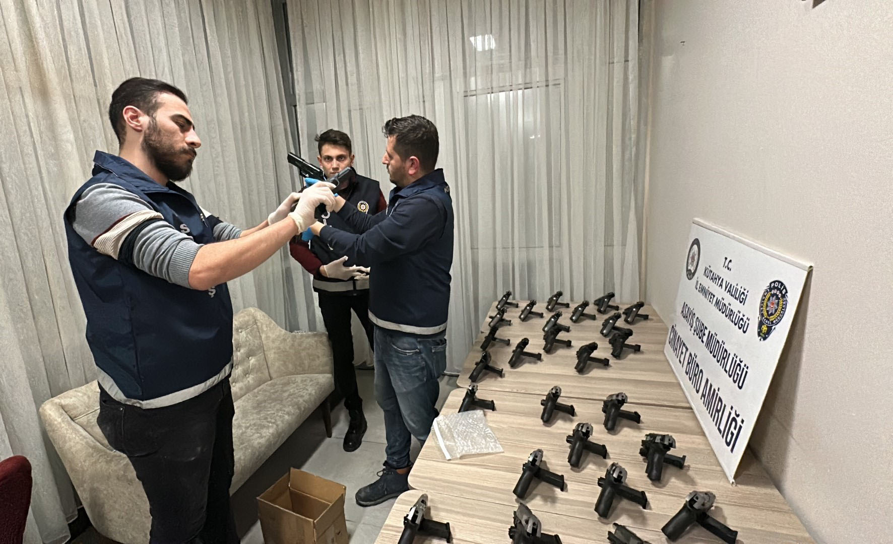 Kaçak silah ticareti şüphelileri adliyede