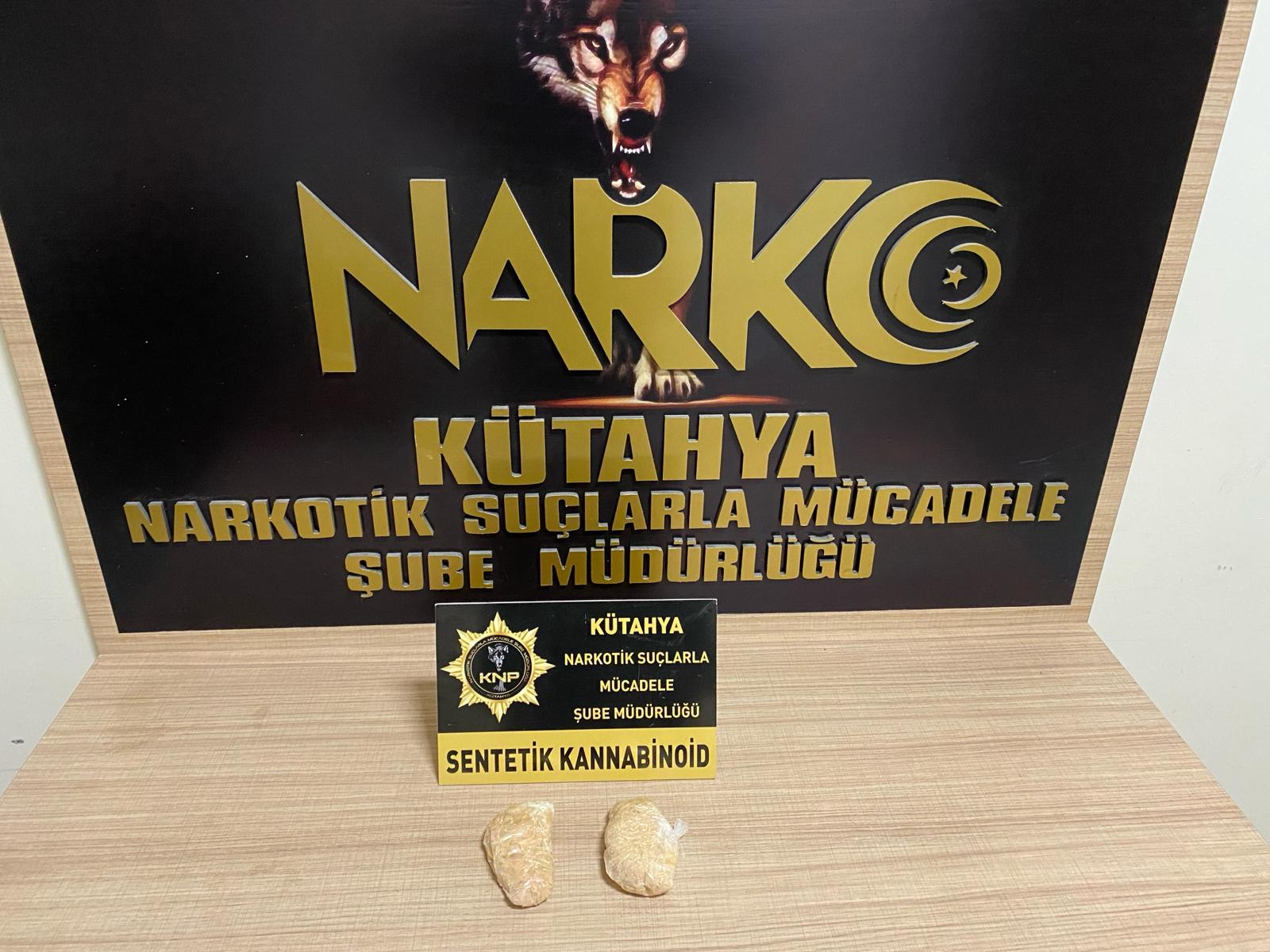 Sütyeninde uyuşturucuyla yakalanmıştı! 2 tutuklama