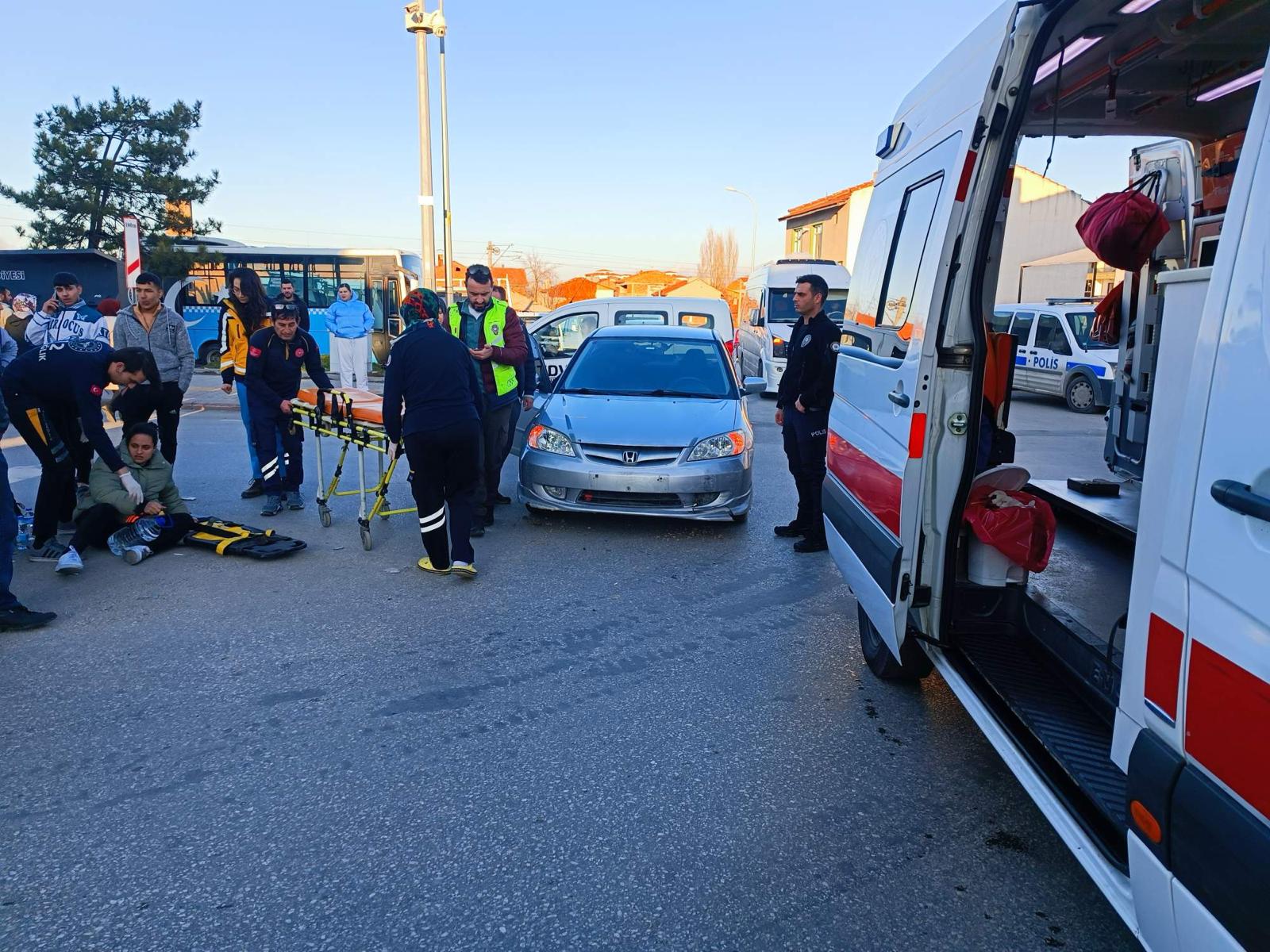 Otomobilin çarptığı motosikletli yaralandı