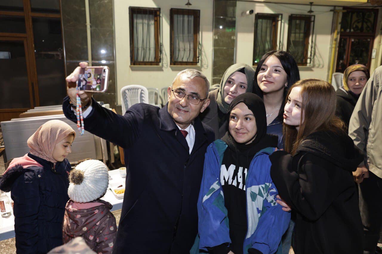 Başkan Işık vatandaşlarla iftar sofrasında buluşuyor