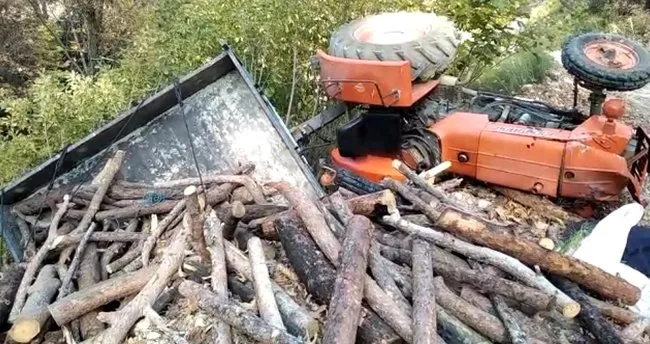 Tomruk yüklü traktör devrildi: 1 ölü