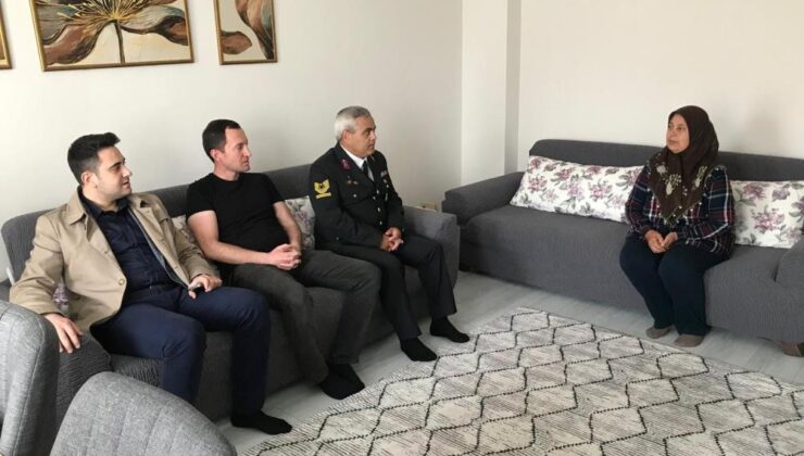 Kaymakam Gedik’ten şehit ailelerine Anneler Günü ziyareti