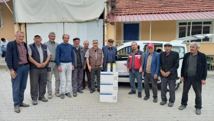 Çiftçilere ücretsiz ilaç dağıtımı yapıldı