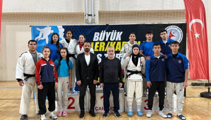 Kütahyalı sporcular kupalarla döndü