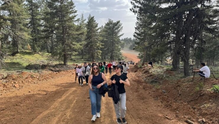 Gençler Murat Dağı zirvesine tırmandı