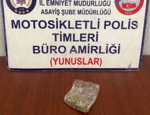 ‘Dur’ ihtarına uymayan araçtan uyuşturucu çıktı: 3 gözaltı