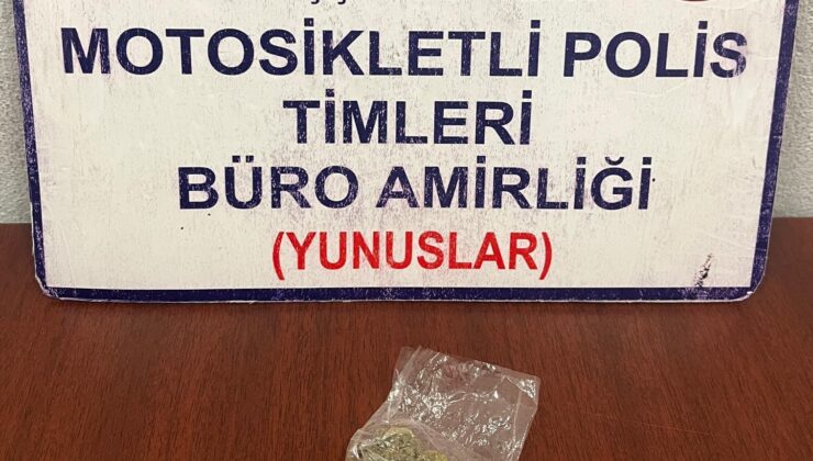 ‘Dur’ ihtarına uymayan araçtan uyuşturucu çıktı: 3 gözaltı