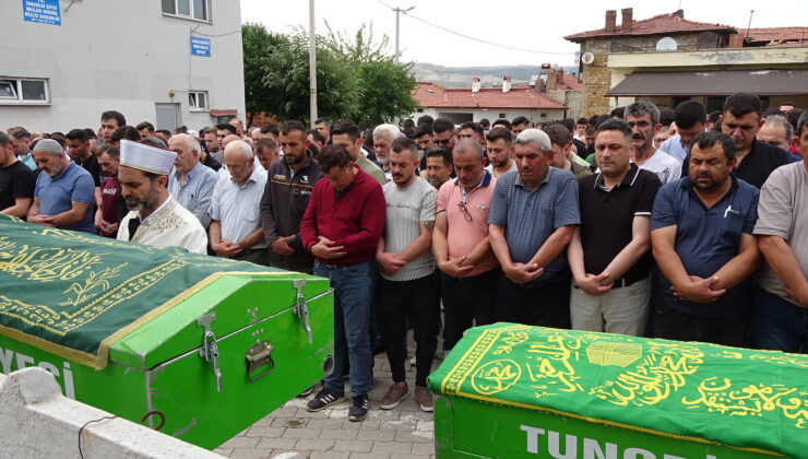 Trafik kazasında ölen iki genç toprağa verildi