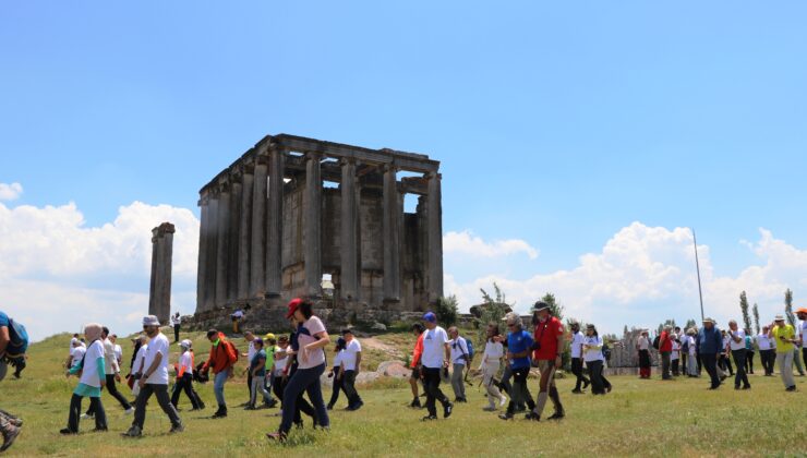 Dağcılardan Aizanoi’de tarihe dokunan yürüyüş