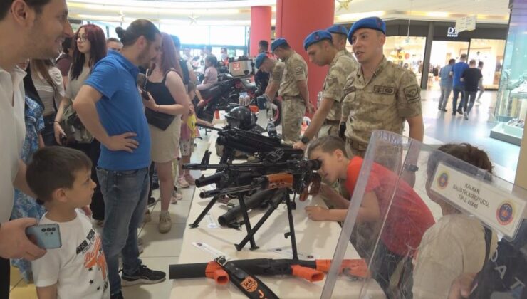 Vatandaşlar jandarmanın operasyon techizatlarını yakından tanıdı