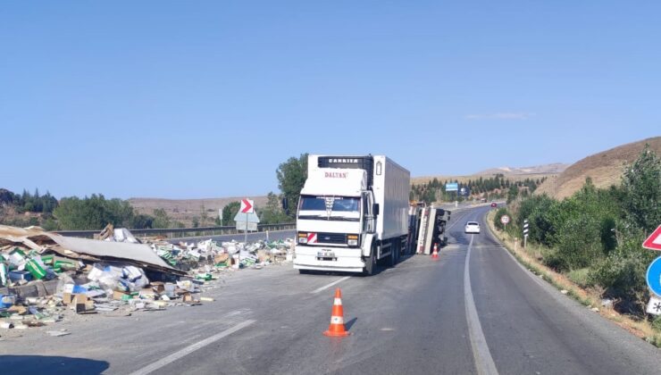 Refüje çarpan tır devrildi: 1’i çocuk 2 yaralı