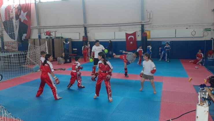 Kick bokscular Türkiye Şampiyonasına hazırlanıyor