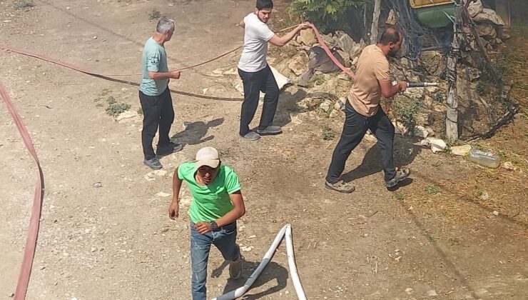 Vatandaşlar seferber oldu! Yangın söndürüldü