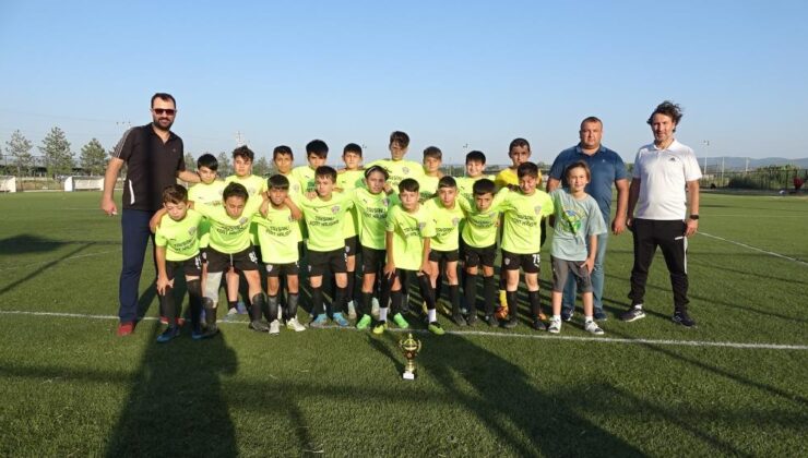 Tavşanlı İdman Yurdu’ndan kupa yağmuru