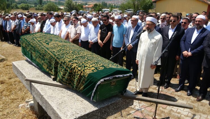 Erbaş, özel kalem müdürünün dedesinin cenaze namazını kıldırdı