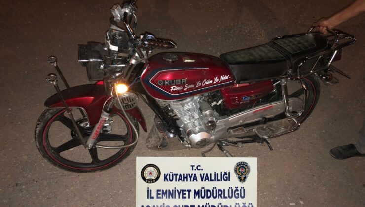 Polis, yaşlı kadının çalınan motosikletini bulup teslim etti