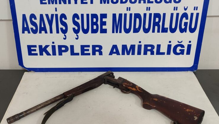 Eşinden korktu, tüfeği bekçilere teslim etti