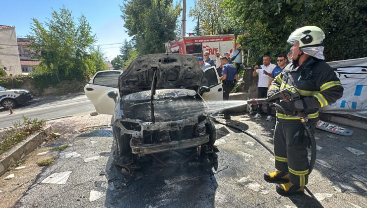 Eczaneye ilaç almaya gitti! Döndüğünde aracını alevler içinde buldu