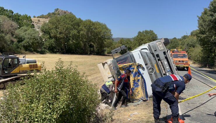 Feci kaza! Devrilen kamyonun altında kalan sürücü öldü