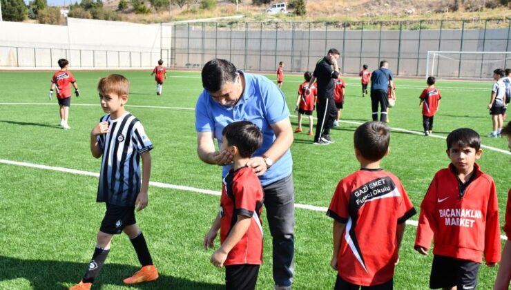 Başkan Koca, minik futbolcularla bir araya geldi